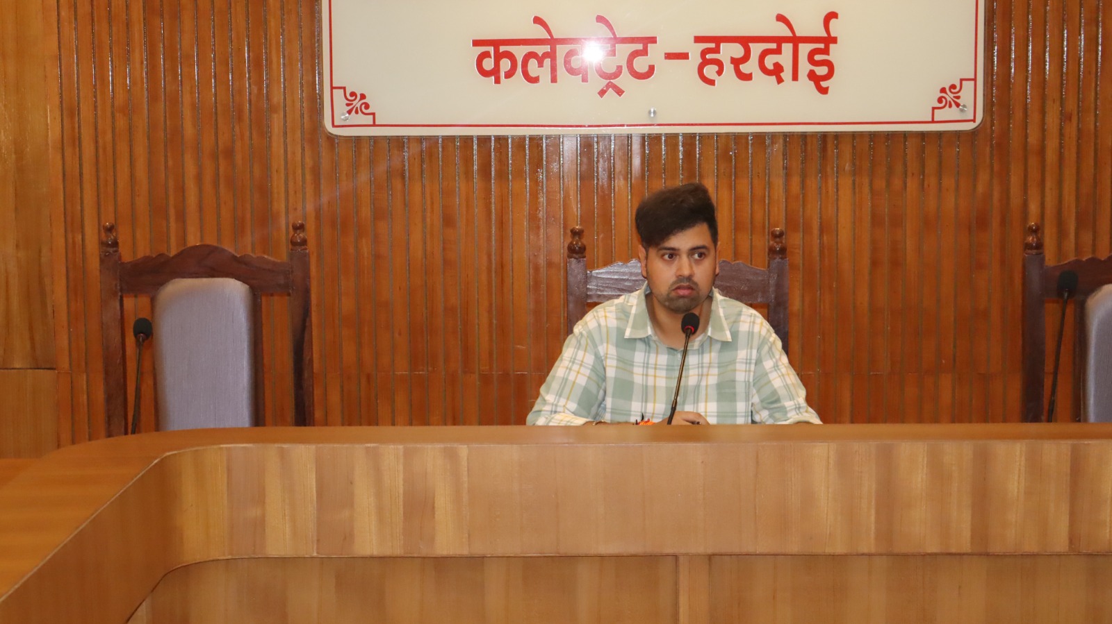 सभी कार्य गुणवत्ता के साथ निर्धारित समय सीमा मे पूर्ण करेंः-डीएम